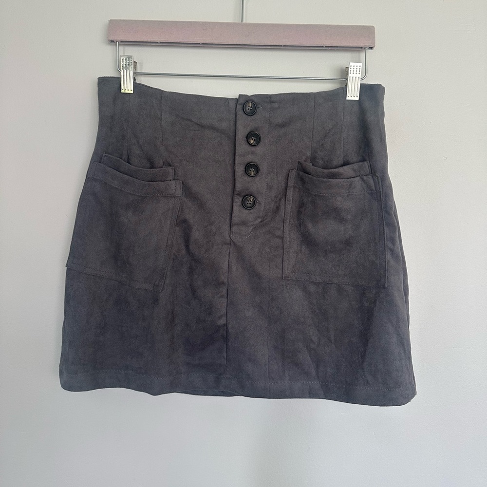 Fashion on Earth Women’s Dark Gray Faux Suede Button-Front Mini Skirt Size L EUC